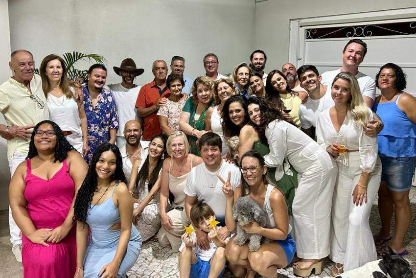 Casal Gaby Ribeiro e Henrique Leonel receberam familiares e amigos para uma deliciosa noite de Réveillon. Muito obrigada pelo convite. Amei! 