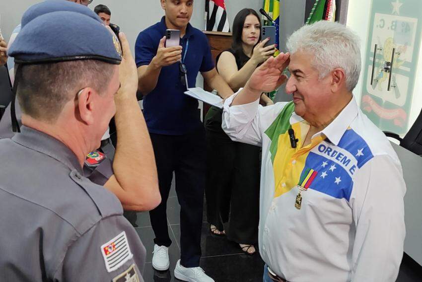 Marcos Pontes recebeu homenagem do 4.º Batalhão de Caçadores de Bauru