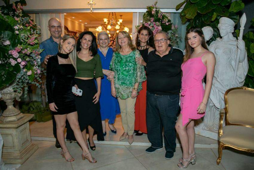 Direto de São Carlos, os familiares do saudoso Niuro Ludovice, Rafaela, Deni, Anna, Patrícia, Juliana e Isadora com a anfitriã Maria Teresa