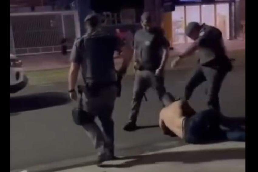Vídeo que circula nas redes sociais mostra a abordagem policial