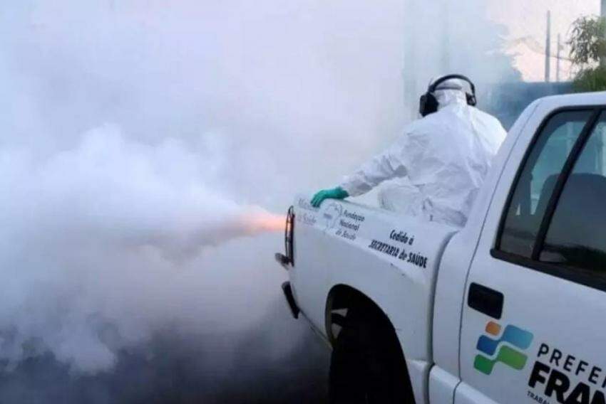 Franca conducts a fumigation operation against dengue fever in the neighborhoods of the southern region on Friday