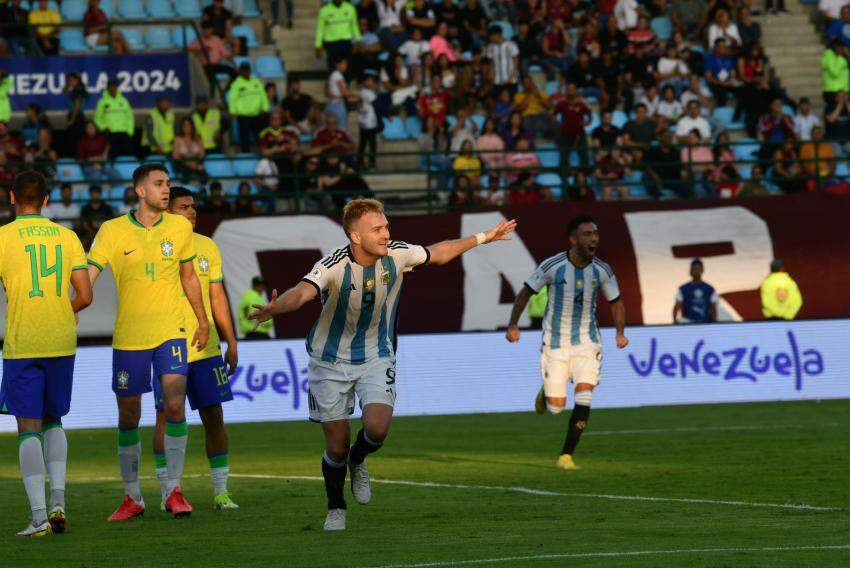 A vitória da Argentina neste domingo foi garantida graças a gol de cabeça de Gondou, marcado aos 32 minutos do segundo tempo.