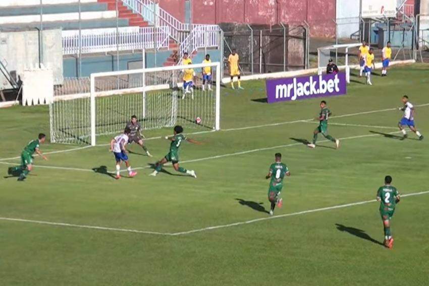 A virada do Penapolense veio aos 14 minutos do segundo tempo, com gol de Garrincha