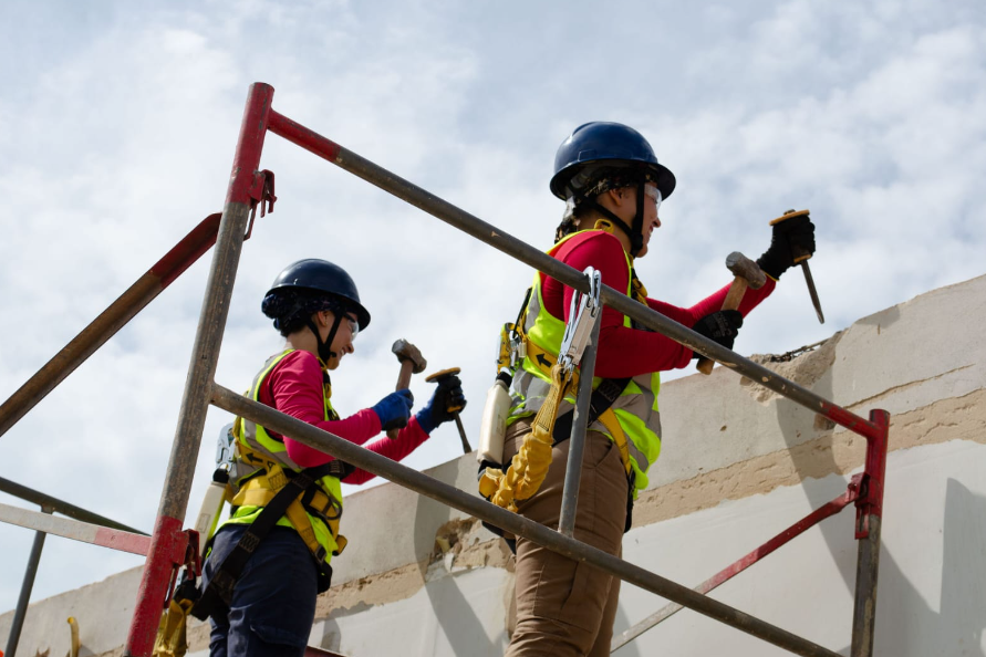 As mulheres voluntárias, durante a construção da obra