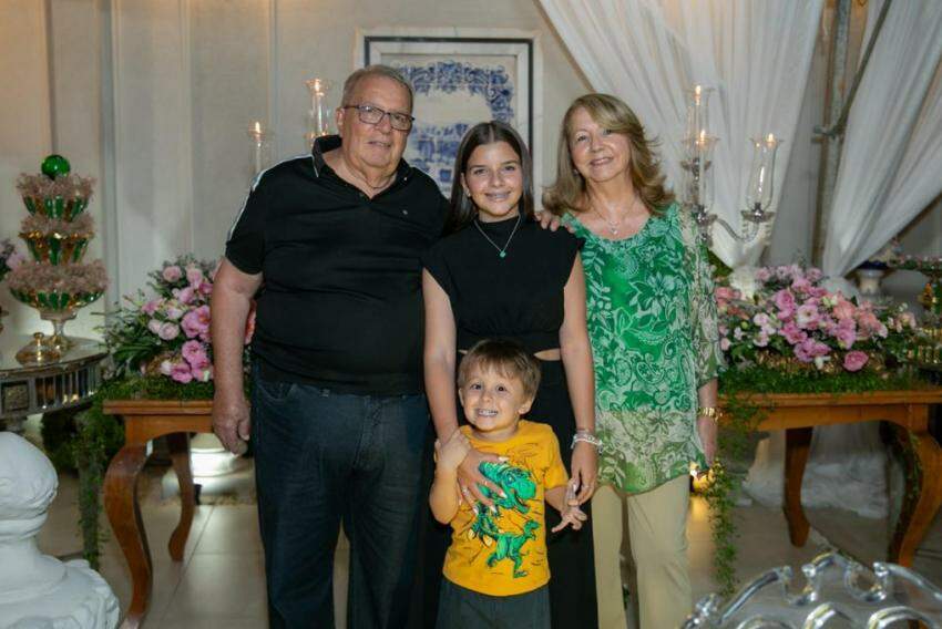Anna Lúcia com o marido José Carlos Matias e os netos Anna Beatriz e Alexandre
