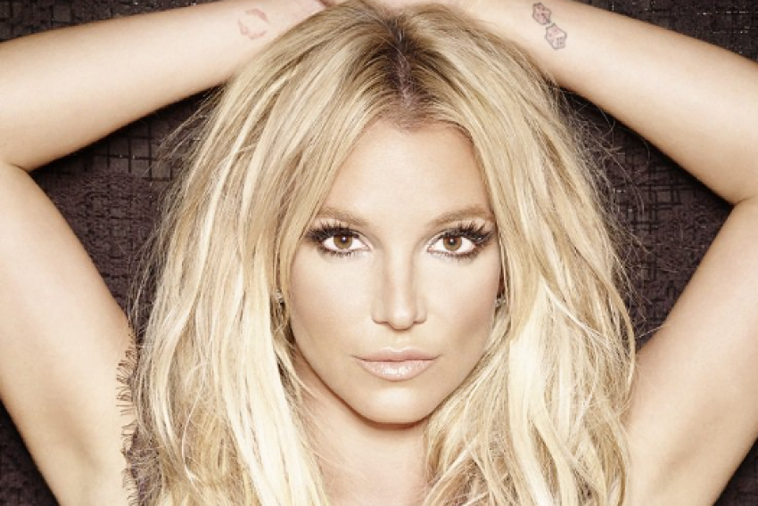 Pelas redes sociais, a cantora Britney Spears, 42, revelou que ficou com o ator Ben Affleck