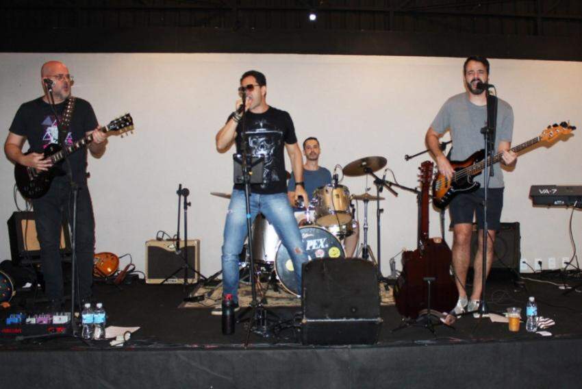 Banda Jack Hammer e seus integrantes que tocam clássicos do rock n’ roll 