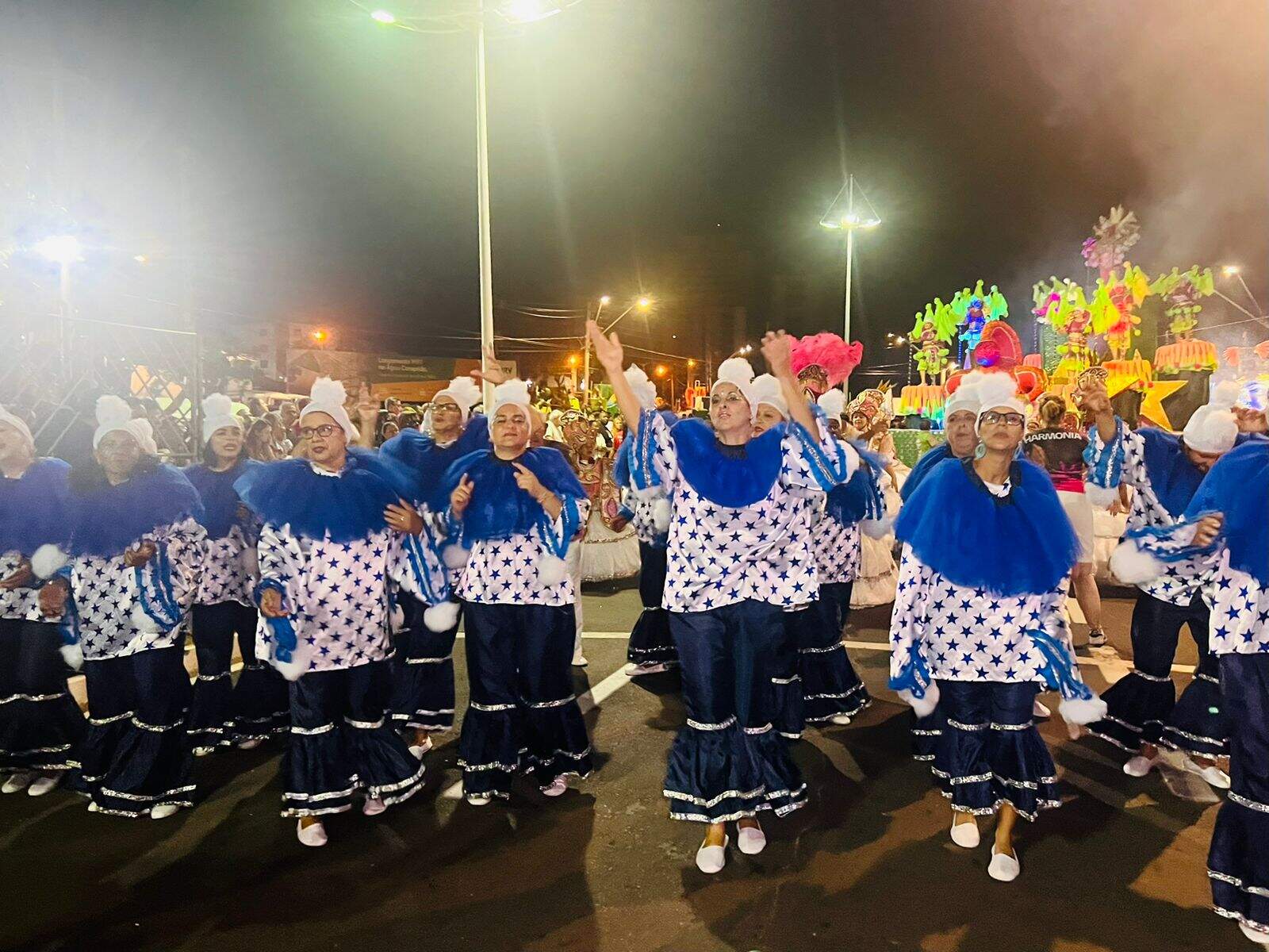 Desfile da escola de samba Coroa Imperial