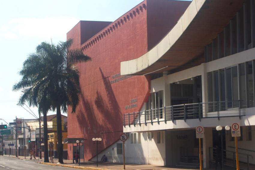 Fachada do Centro Cultura Carlos Fernandes de Paiva, na avenida Nações Unidas, em Bauru