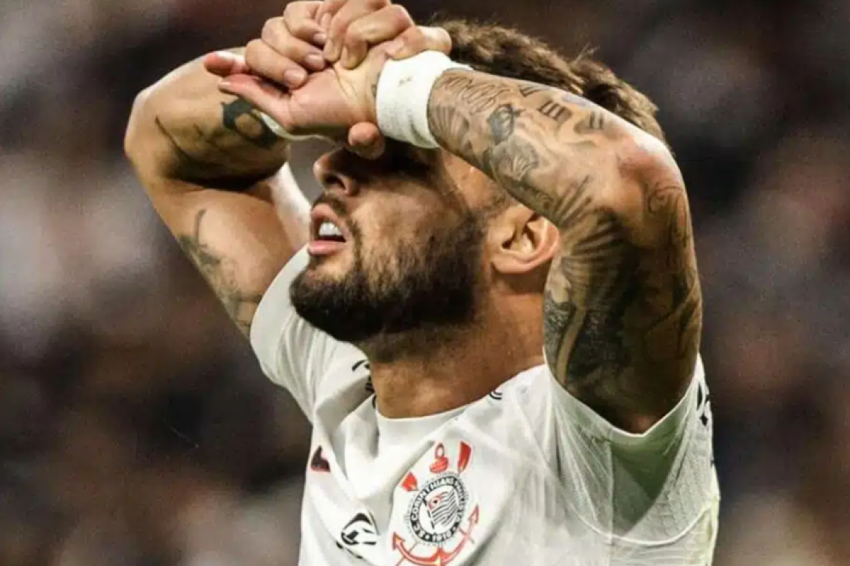 Yuri Alberto se machucou no clássico contra o Palmeiras, no domingo, ao levar joelhada de Murilo na região da costela