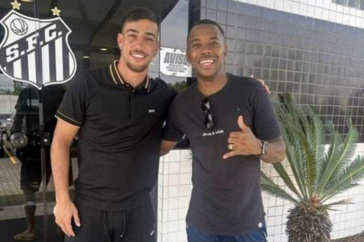 Pedrinho e Robinho juntos no churrasco promovido pelo Santos, no CT Rei Pelé