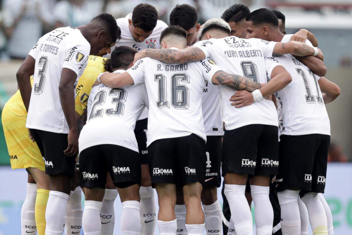 Palmeiras foi melhor na maior parte do jogo, mas o Corinthians melhorou no fim e buscou o empate de forma heroica