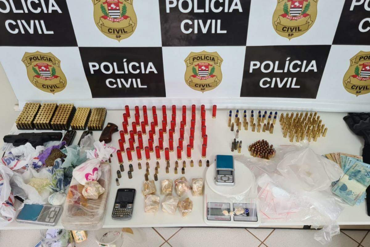 Drogas, arma e munições apreendidas pela Polícia Civil