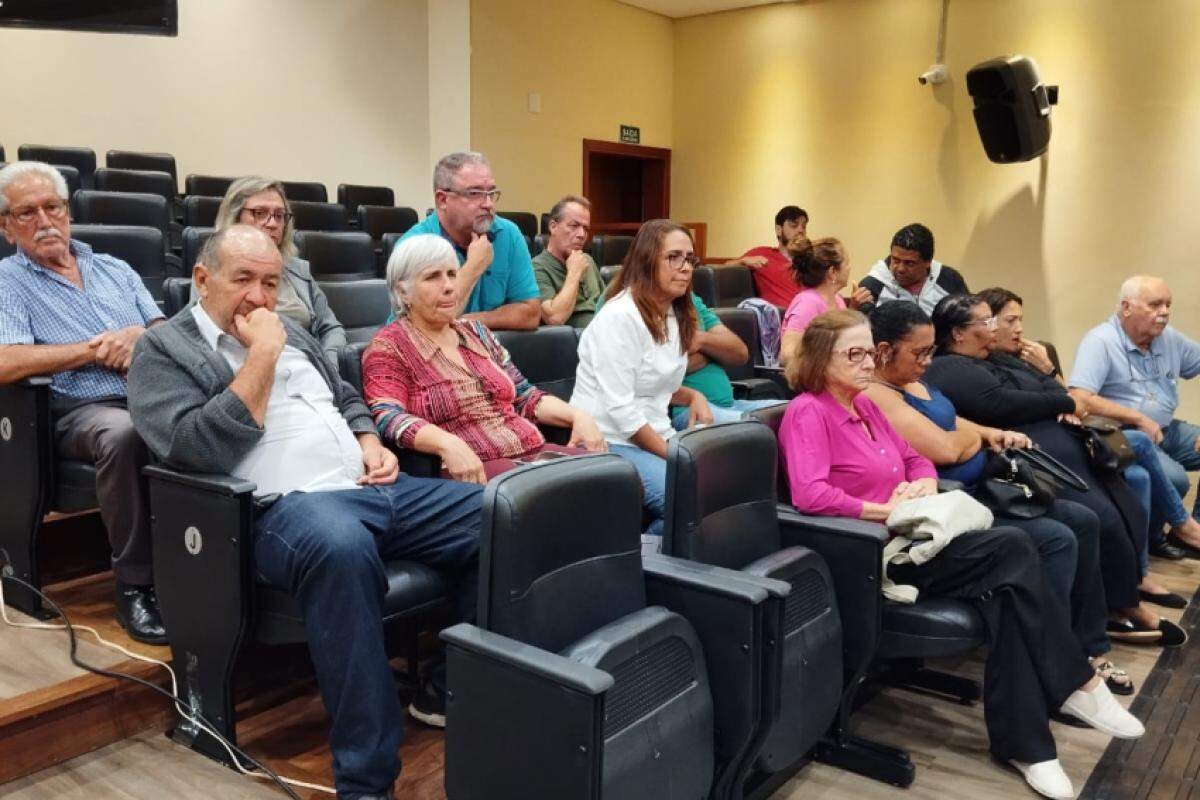 Grupo de moradores da Vila Formosa esteve na sessão da Câmara, na manhã desta terça-feira: Centro Pop em discussão