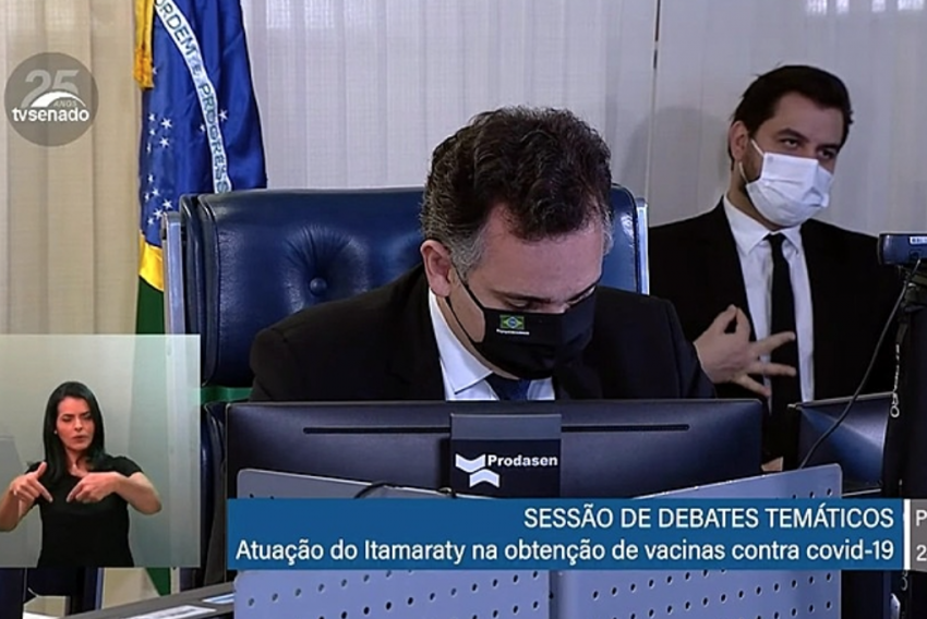 No governo, Martins fazia parte do núcleo que tinha o filósofo Olavo de Carvalho como guru.