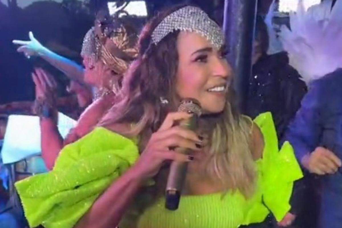 Público vibrou com grandes sucessos da cantora, que é uma das vozes mais marcantes do Carnaval