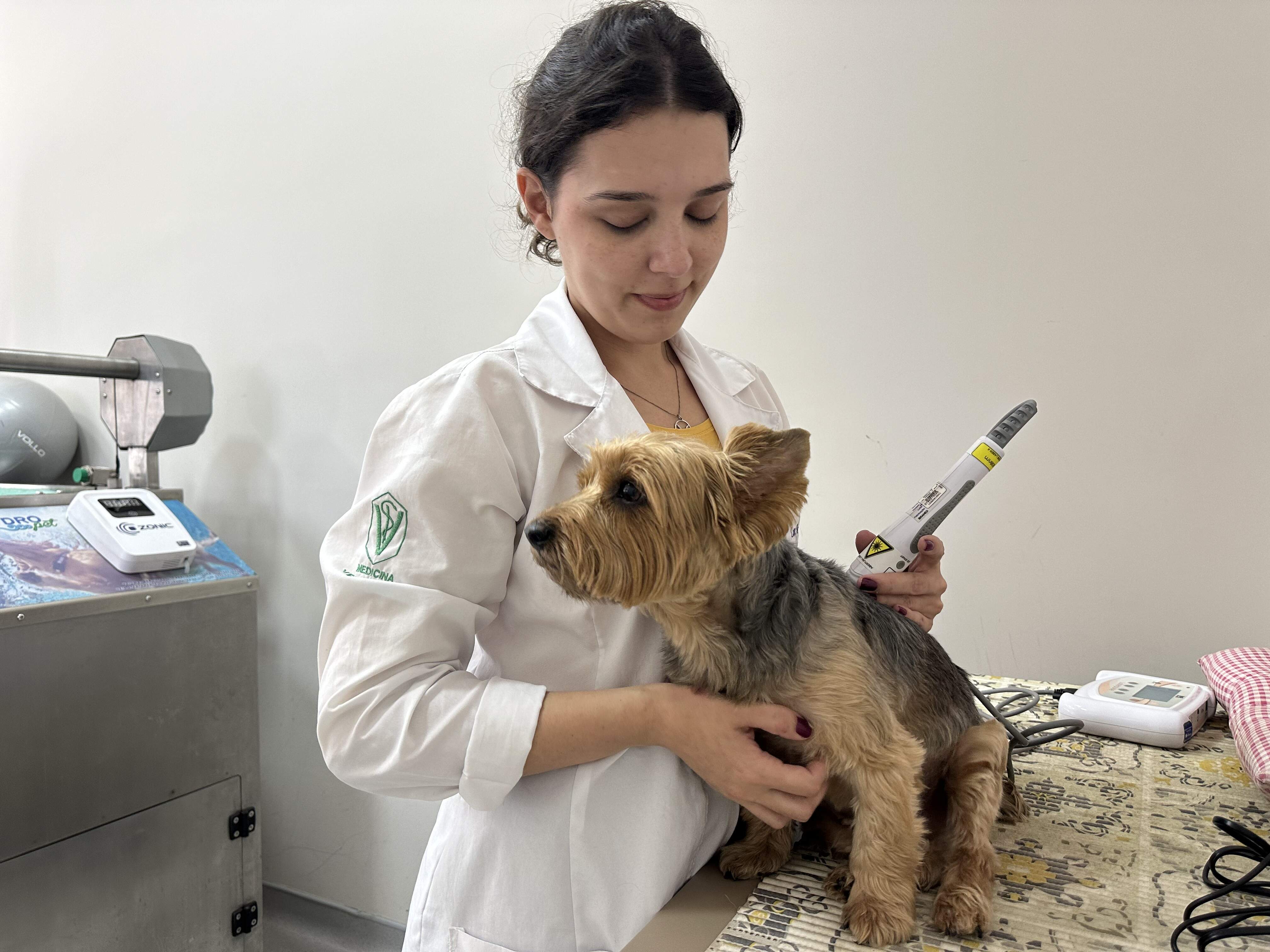 Laura Morales Oliveira, especializada em Fisioterapia e Reabilitação Animal. Foto: Julia de Camargo