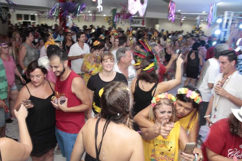 Baile de carnaval da Hípica de anos passados (crédito: Renan Casal/JC Imagens)