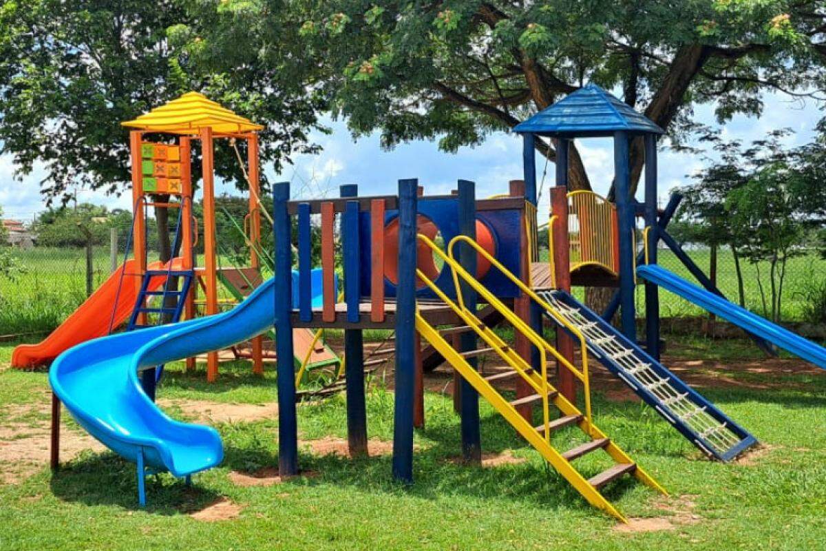A revitalização está prevista para parques infantis de 64 escolas da rede municipal