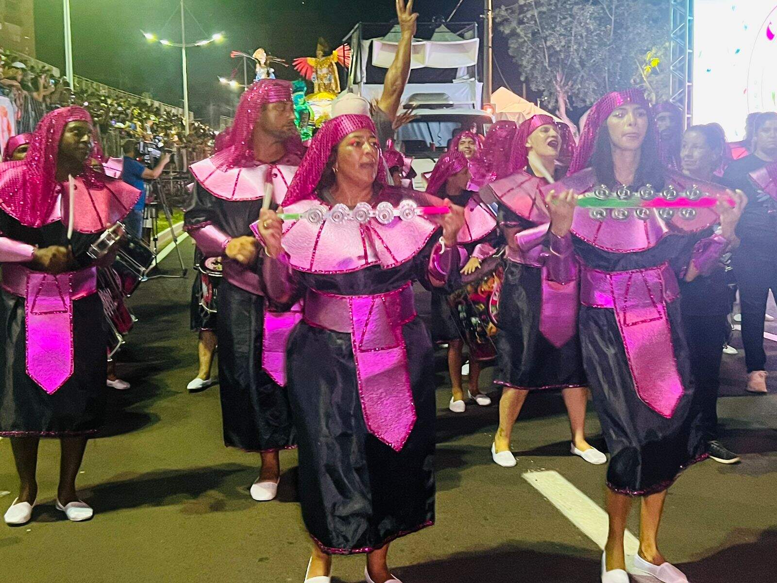 Desfile da escola de samba Coroa Imperial