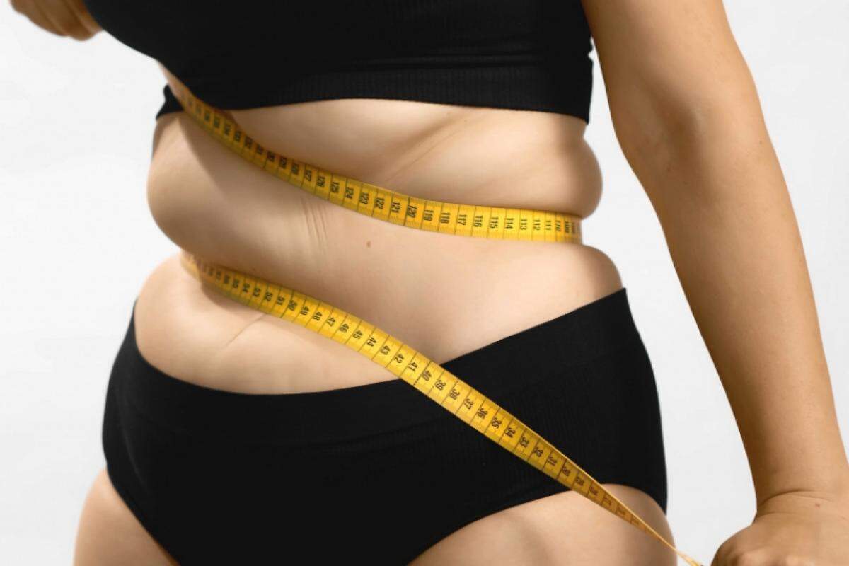 Com redução do consumo de carboidrato, a gordura do corpo passa a ser liberada, ajudando a emagrecer
