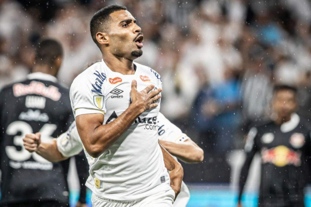 Joaquim (foto), Guilherme e Giuliano marcaram os gols do Santos