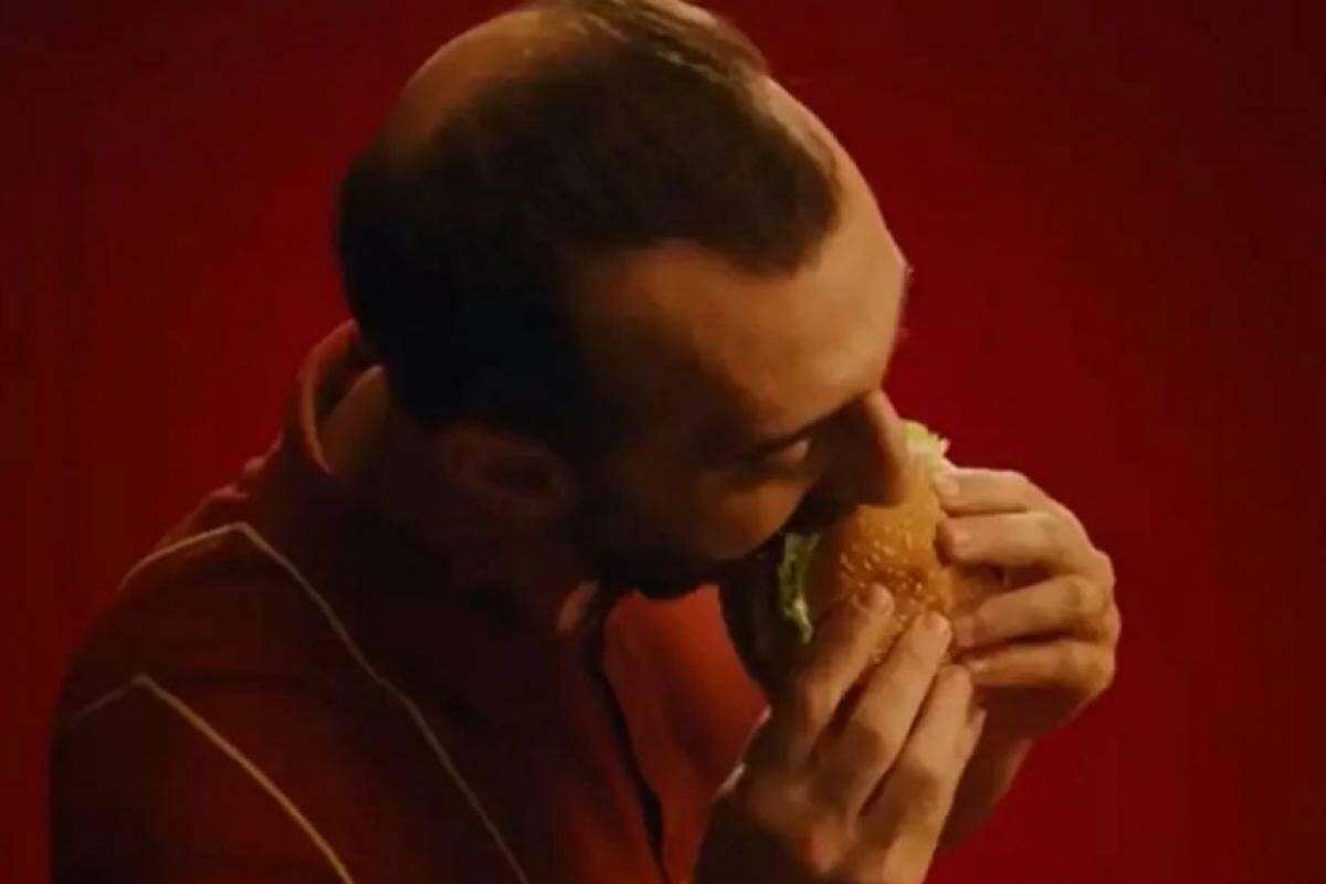 Burger King vai dar lanche grátis para calvos que têm um ‘drive-thru’ na cabeça