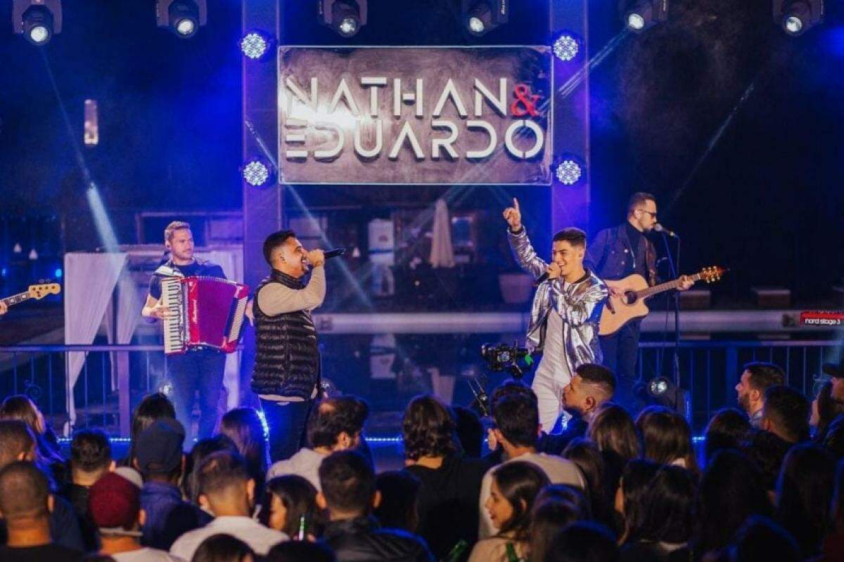 Dupla Nathan & Eduardo se apresenta na Alquimista