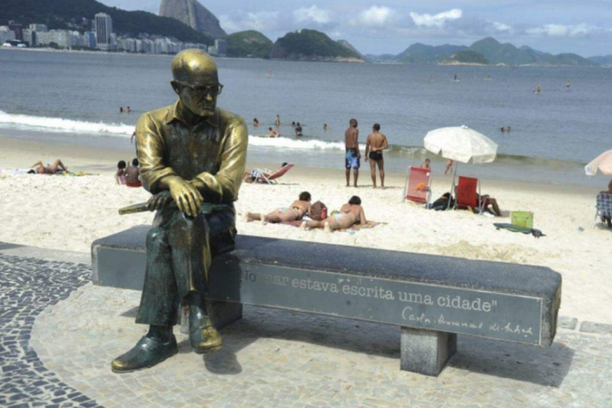 Carlos Drummond de Andrade é um dos maiores poetas do Brasil