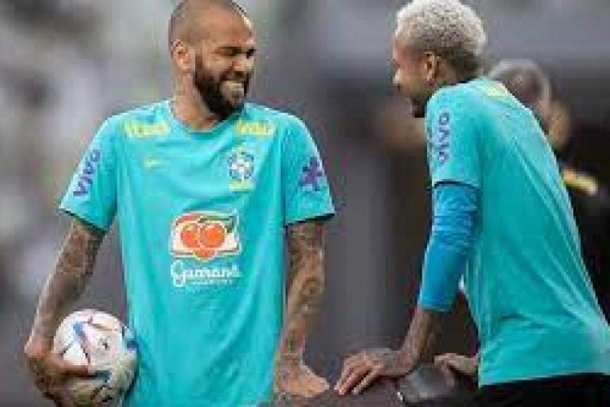 Em outra ocasião, Neymar e seu pai ofereceram apoio financeiro a Alves.