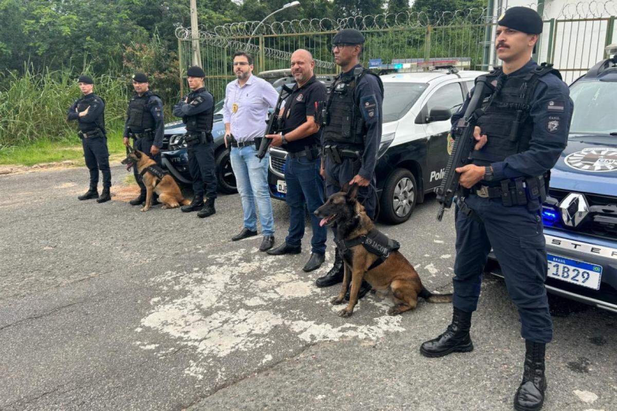 A operação da Polícia Civil contou com apoio da GM de Jundiaí, com seus cães farejadores
