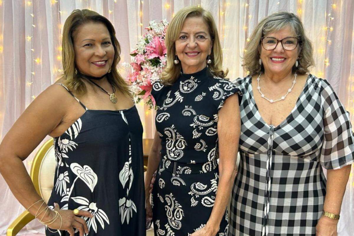 Presidente do Centro de Voluntários, Dalila Barini, com a 2ª vice-presidente, Heloísa Giacomelli, e a 2ª tesoureira, Ana Márcia Cunha 