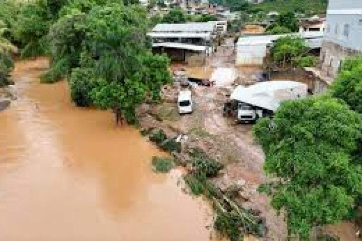 O município mais afetado é Mimoso do Sul. Na cidade, são 10 mil desalojados, 100 desabrigados, 18 mortos e uma pessoa desaparecida.