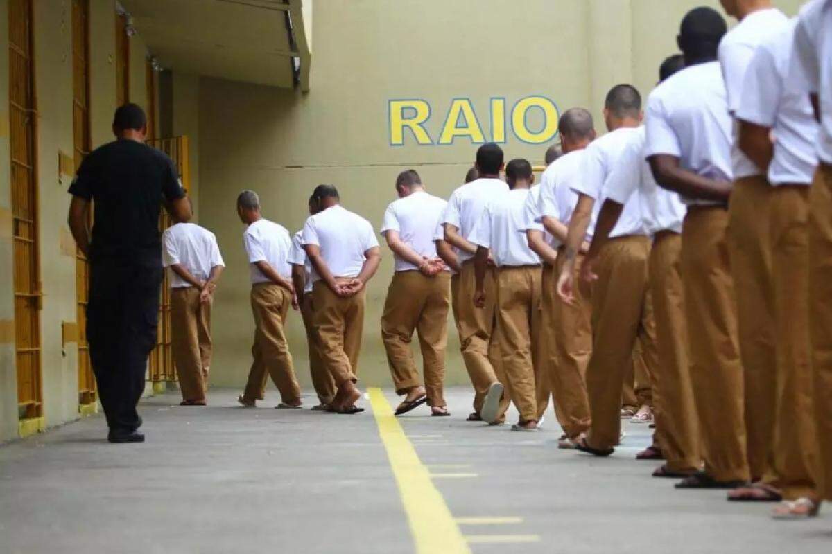 Aproximadamente 3.000 presos deixam as prisões a cada saída temporária no Vale do Paraíba