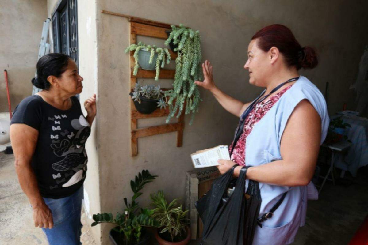 Agentes e voluntários visitam casas de onze bairro de Campinas 