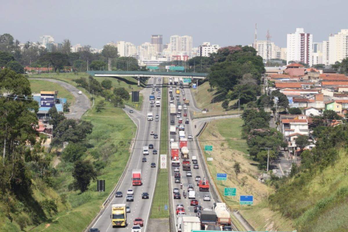 Mais de 2,5 milhões de veículos devem pegar as estradas, segundo informações da Artesp.