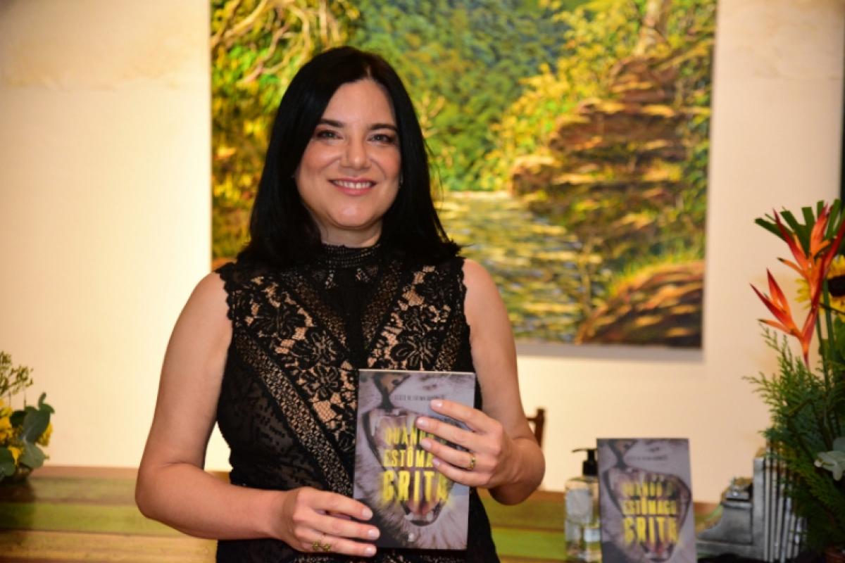 Este é o segundo livro de Eliete de Fátima Guarnieri