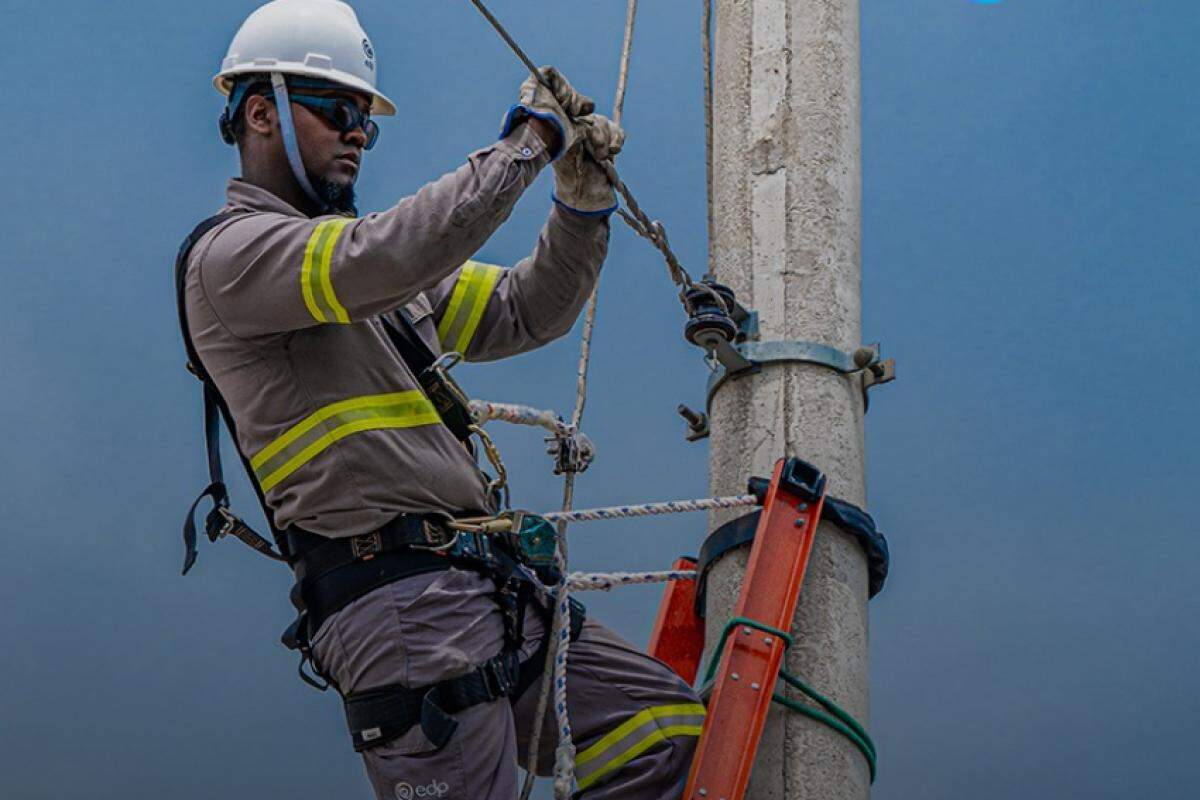 Profissionais das áreas de construção e manutenção lideram os indicadores de mortes provocadas por acidentes com a rede elétrica.