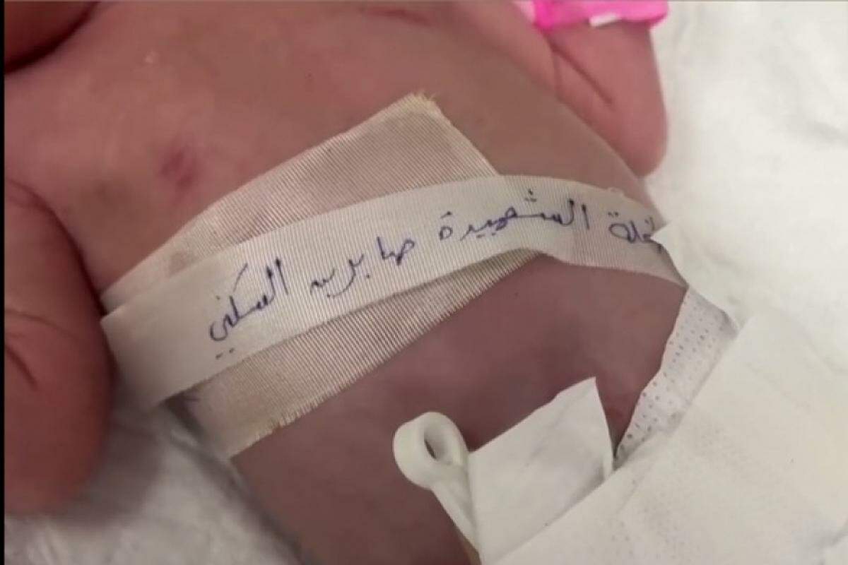 Bebê foi colocada em uma incubadora de um hospital de Rafah