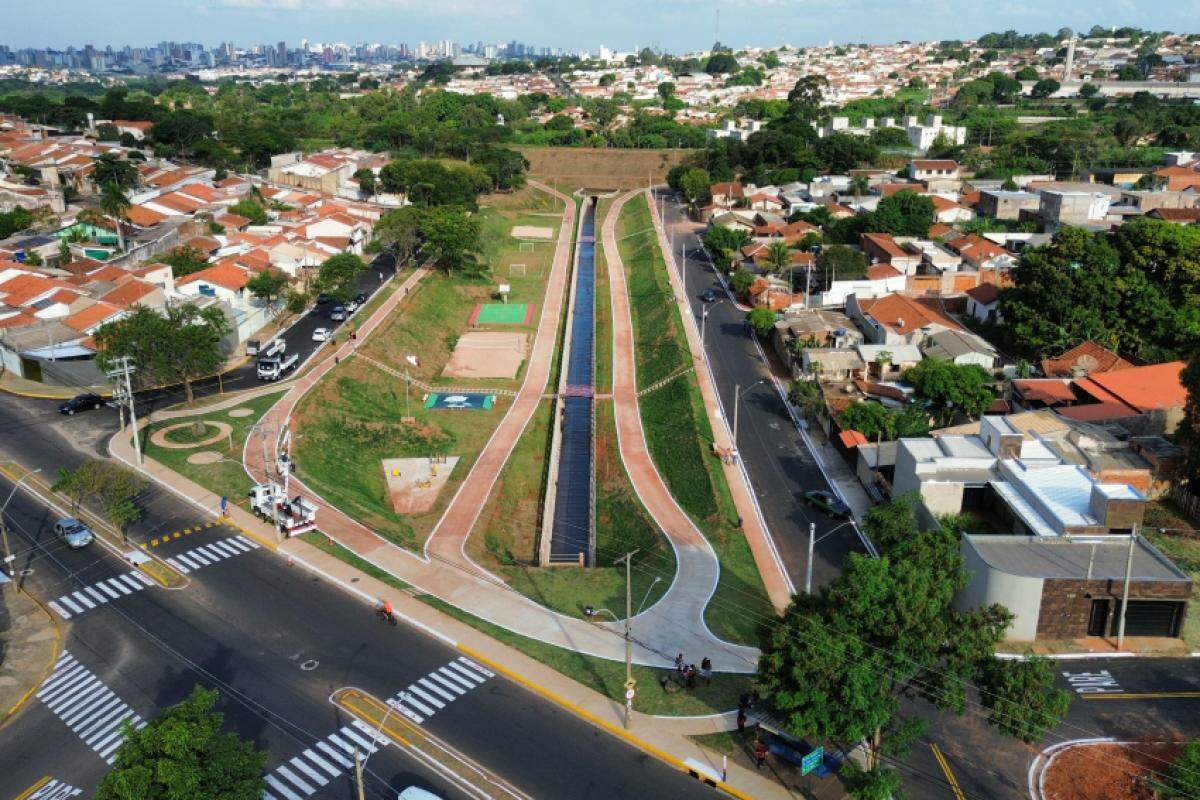 Parque linear foi implantado na altura do quarteirão 15 da avenida Pinheiro Machado