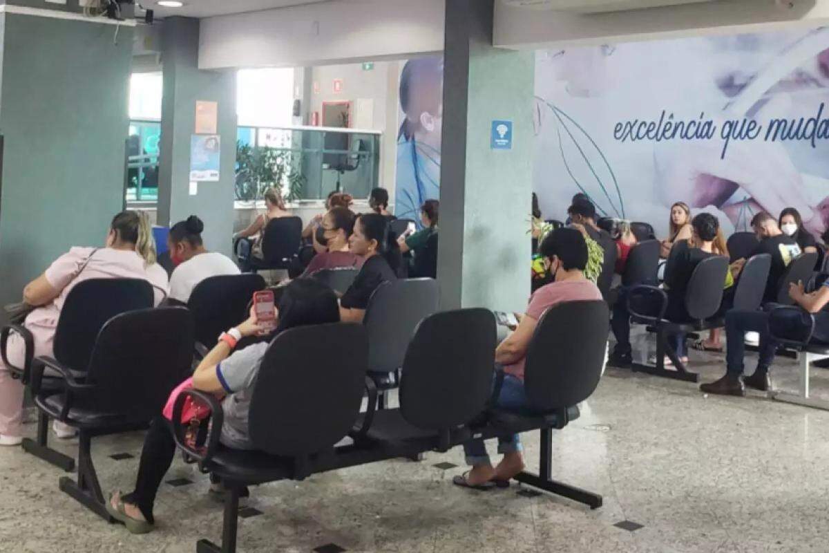 Sala de espera do PS do São Joaquim: pacientes de dengue agora são atendimentos em prédio ao lado