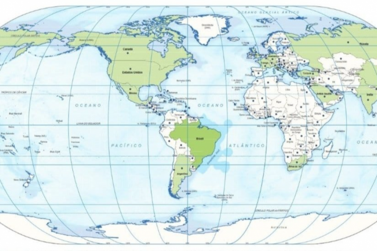 O ex-presidente lembra que, em 2007, o próprio IBGE anunciou que o 4º Atlas Geográfico Escolar colocava o Brasil no centro de mapas temáticos.
