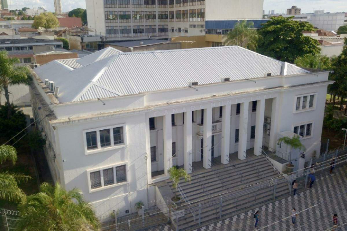 Vista aérea da Câmara de Bauru, localizada na avenida Rodrigues Alves; Poder Legislativo terá de interromper leitura da Bíblia