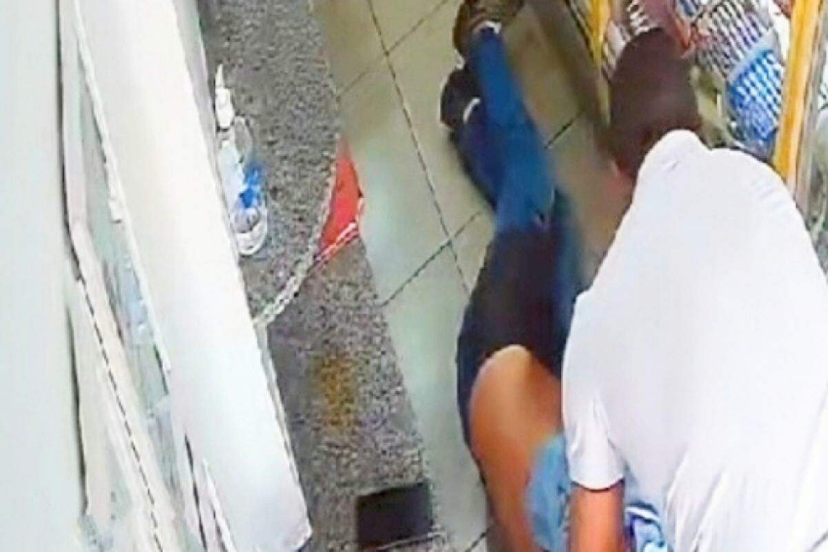 A vítima recebeu o amparo de populares em uma lanchonete na Rangel Pestana 