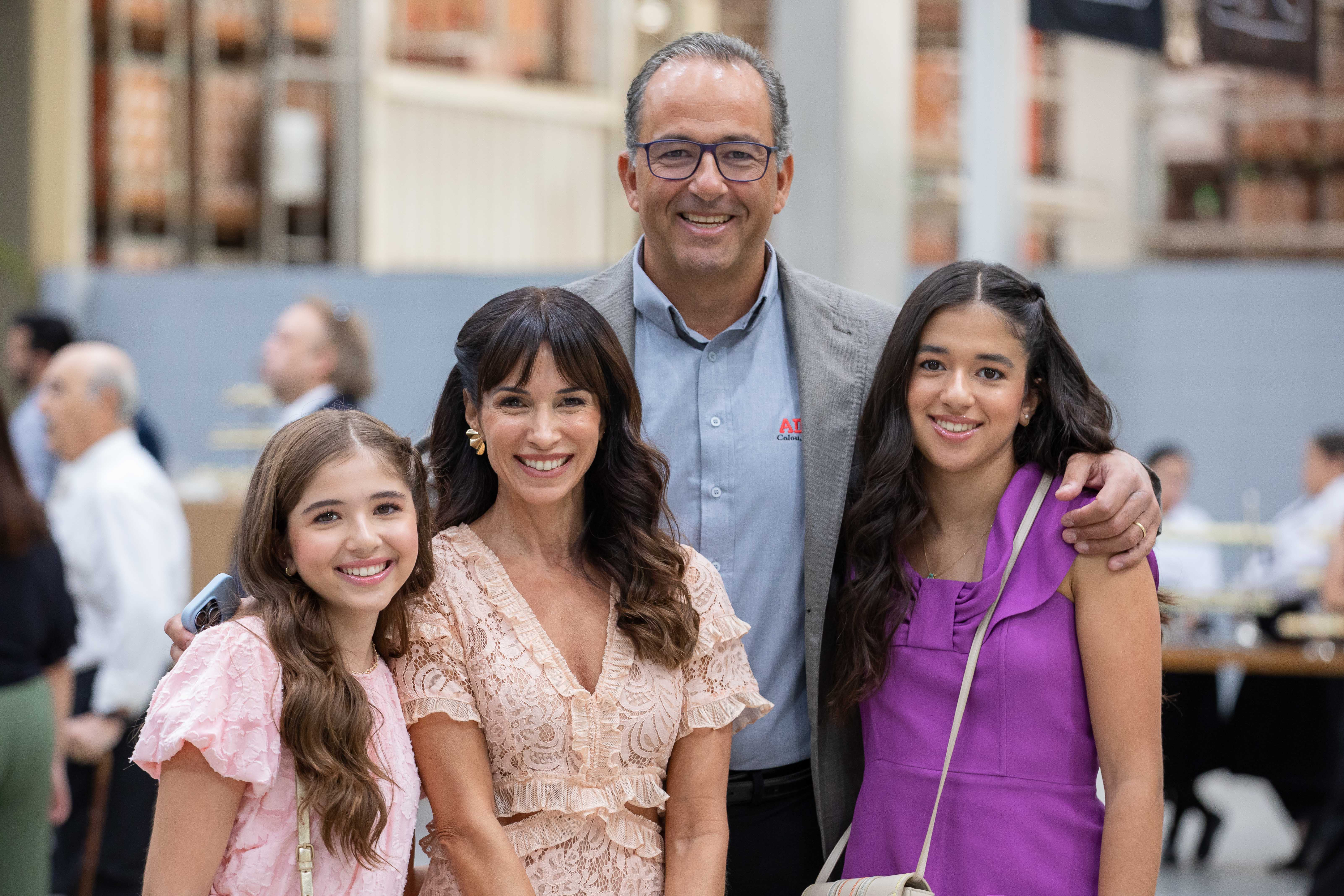 7- Luis Gustavo com esposa Carina e filhas Ana Luiza e Maria Fernanda