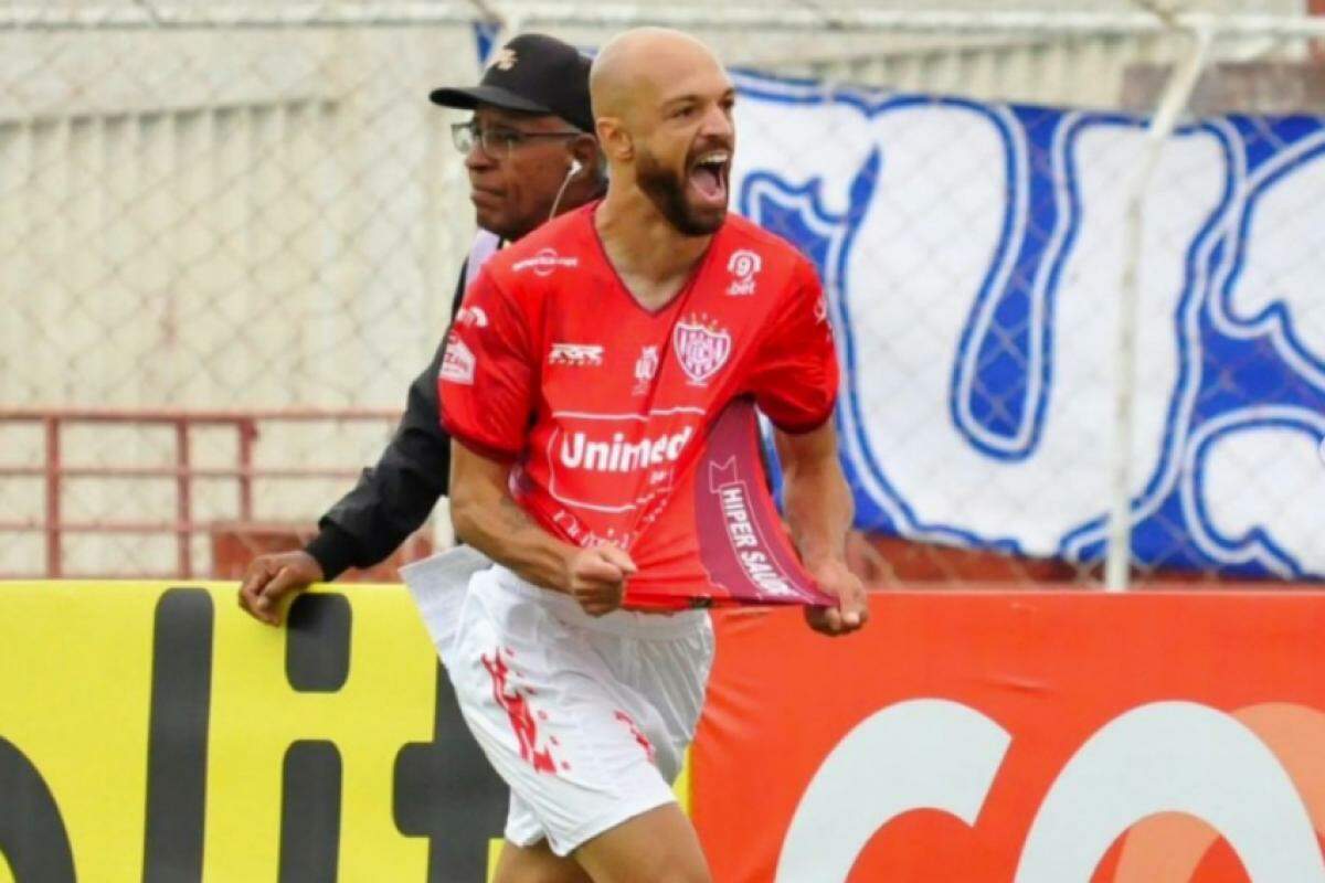 Carlão comemora um de seus gols na Série A2 do Campeonato Paulista 2024