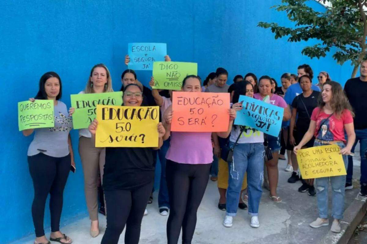 Pais fizeram protesto na escola Maria de Melo 