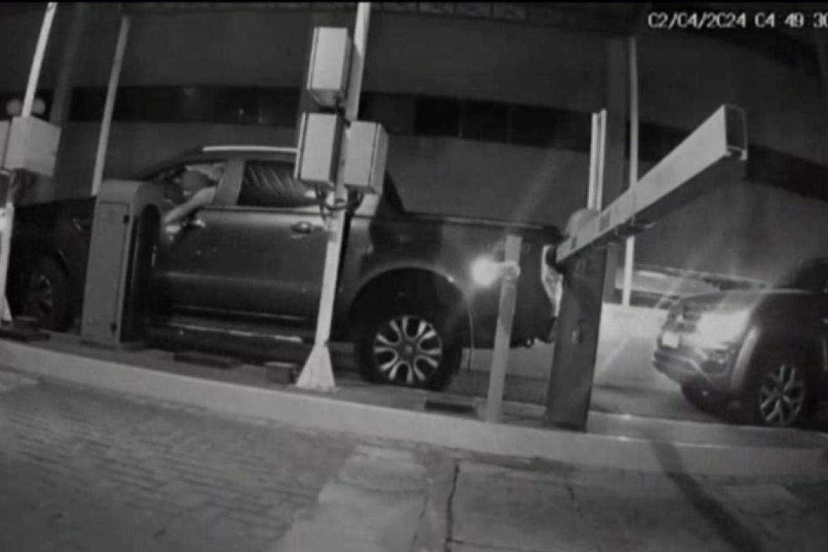 Flagrante dos criminosos com as caminhonetes furtadas do estacionamento de Viracopos