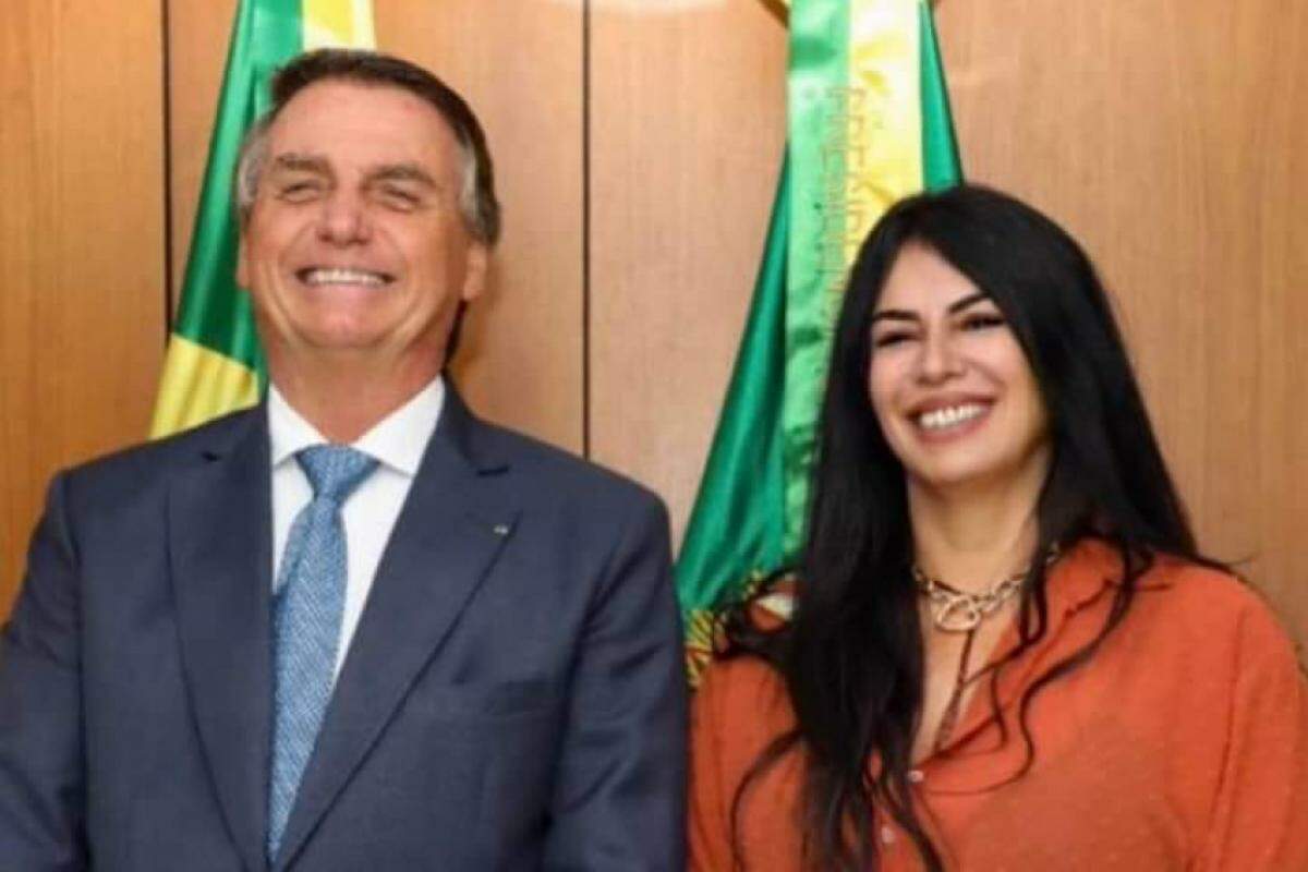 Marcia Eliza ao lado do ex-presidente Jair Bolsonaro