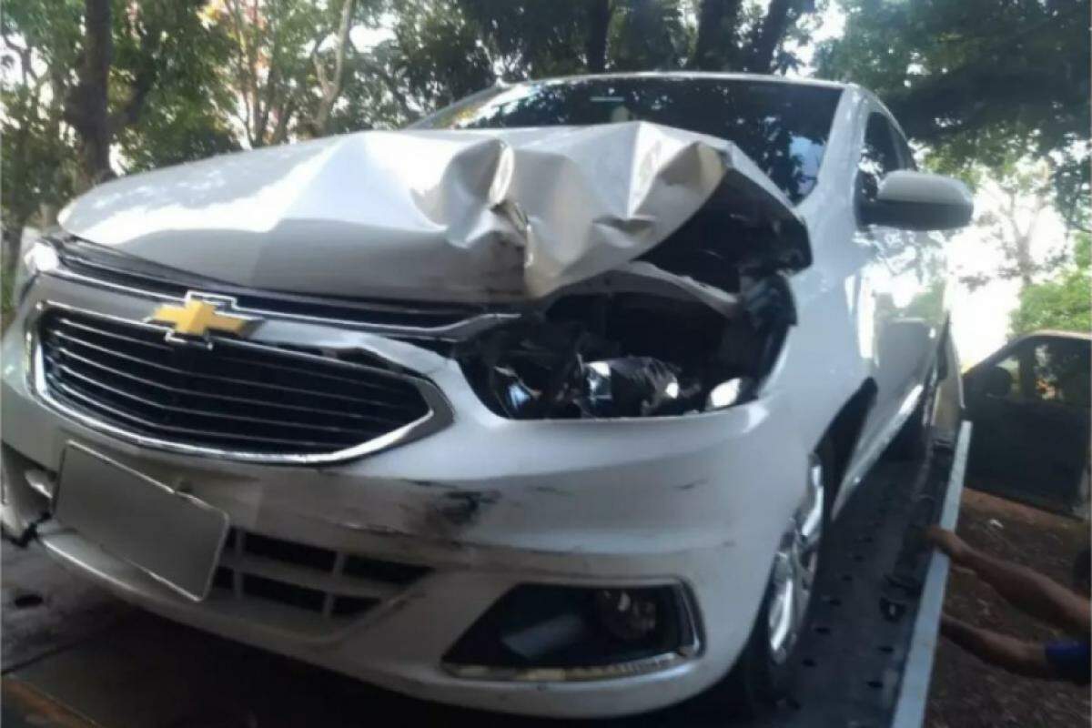 Carro do padre danificado após atropelamento de 'Anjinho'